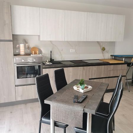 Romantic Apartment For Two On The Sea Zambratija  Exterior foto